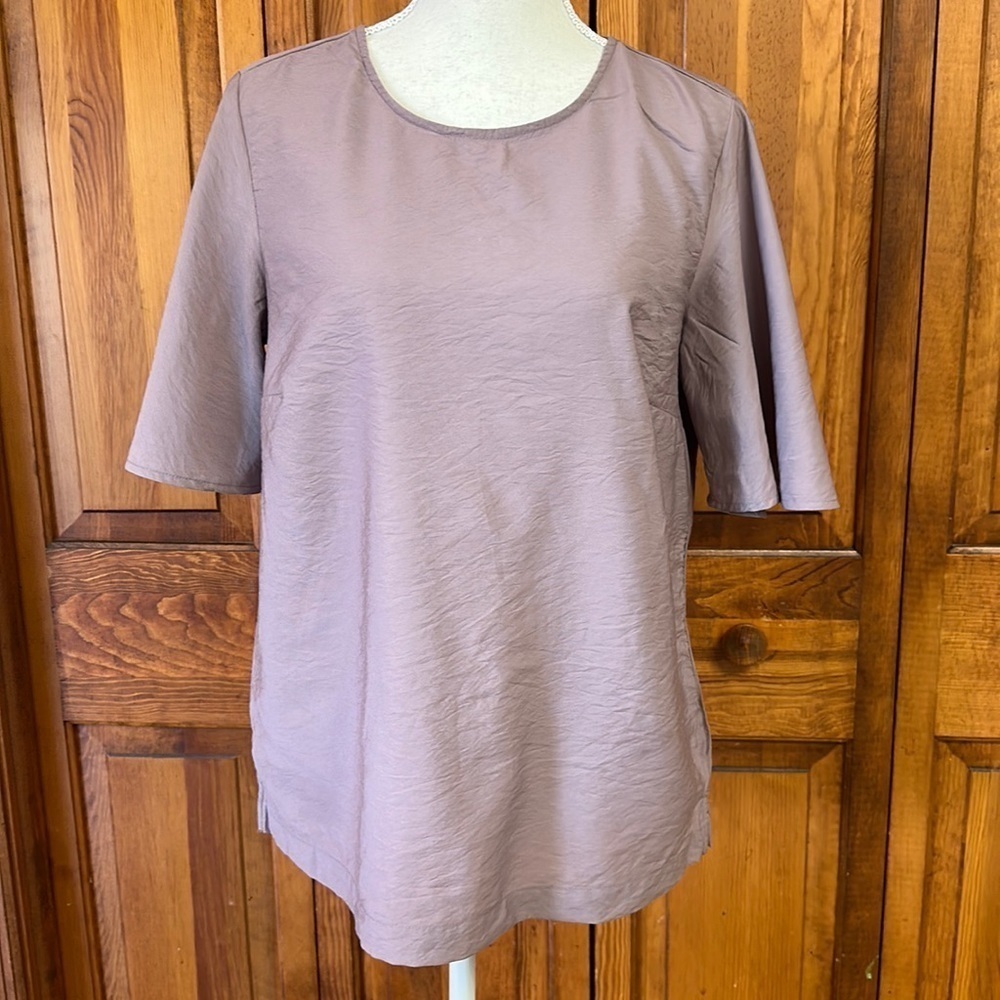 A New Day Light Mauve Plum Rayon/Nylon Crinkle Flutter Sleeve Keyhole Back Top L